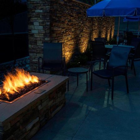 Fairfield Inn & Suites By Marriott Geneva Finger Lakes Exterior photo