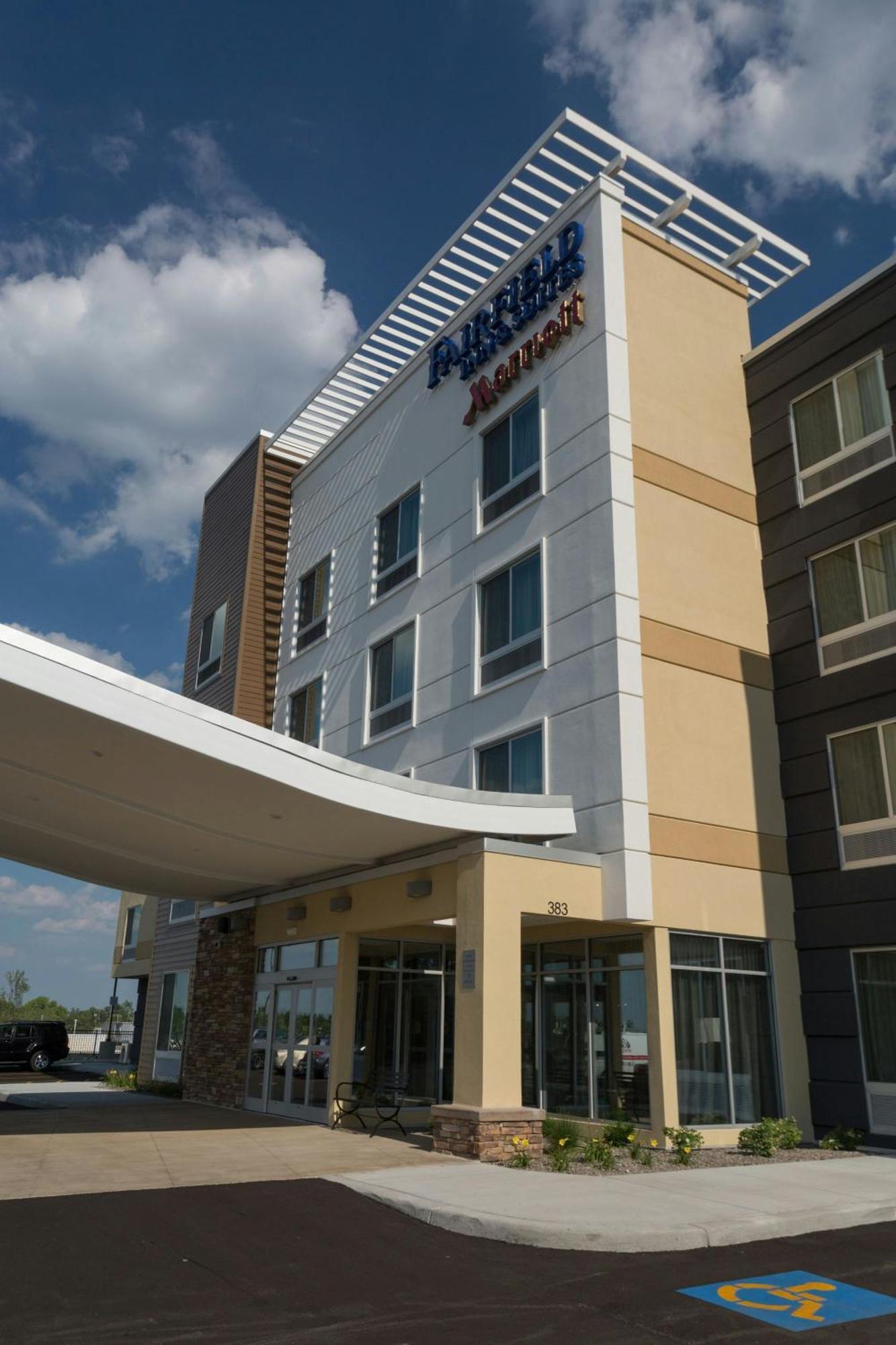 Fairfield Inn & Suites By Marriott Geneva Finger Lakes Exterior photo