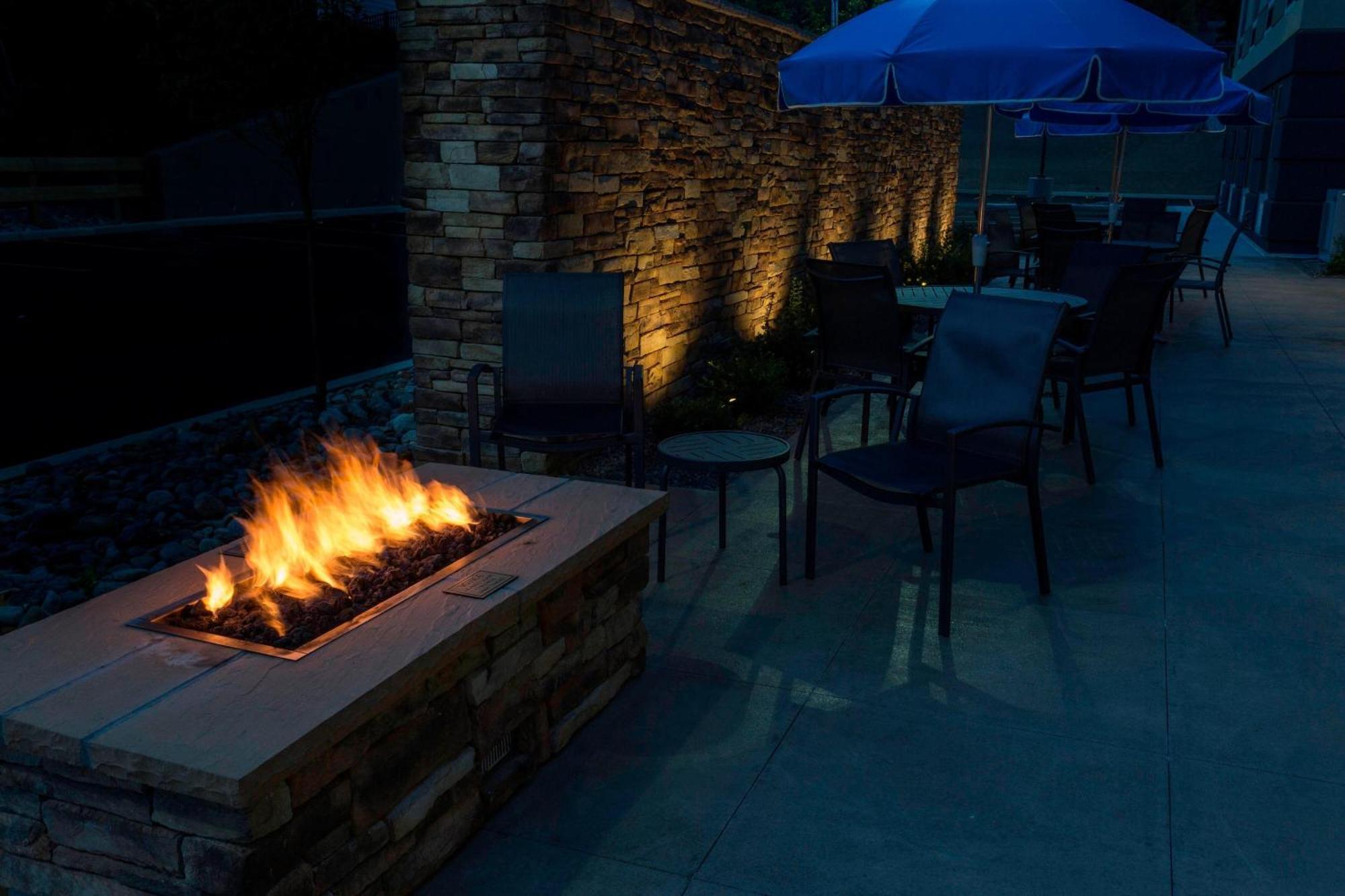 Fairfield Inn & Suites By Marriott Geneva Finger Lakes Exterior photo